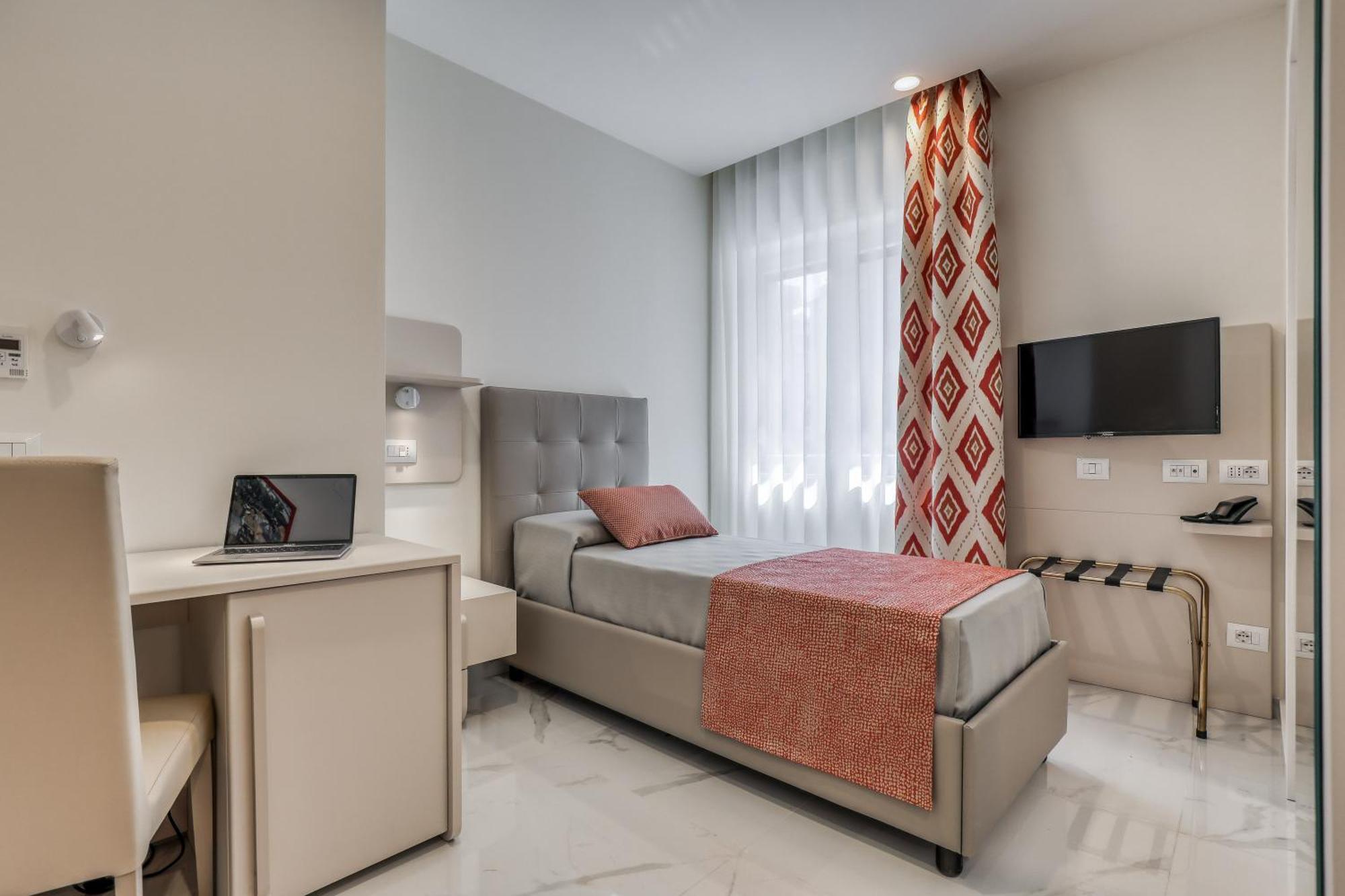 Vomero High 3* Napoli
